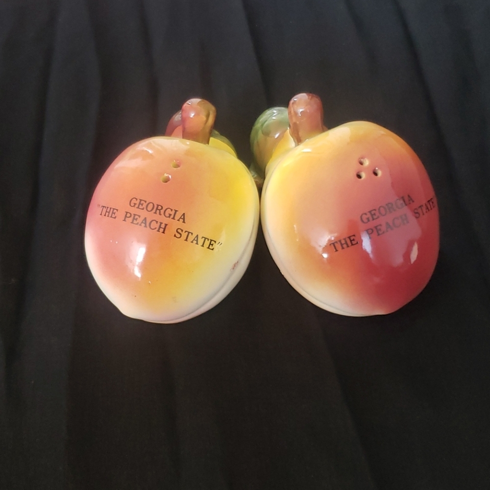 Georgia State Salt and Pepper Shakers